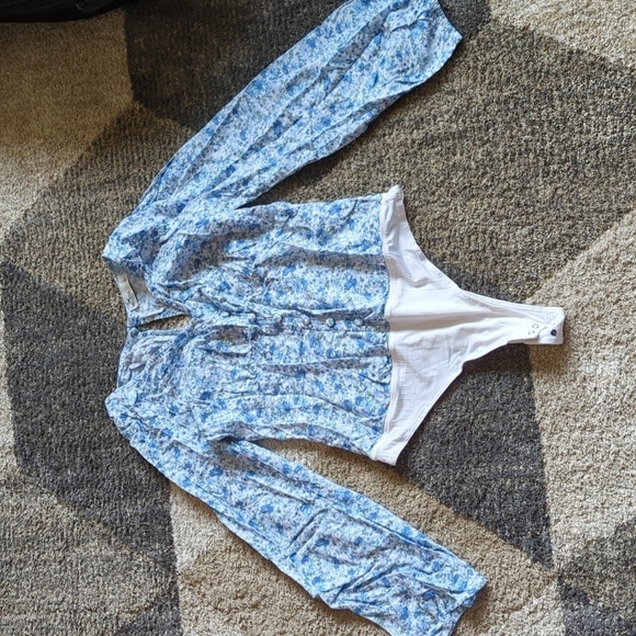 Hollister Blue White Floral Print Bodysuit Size Large Smocked Blue - Picture 1 of 13
